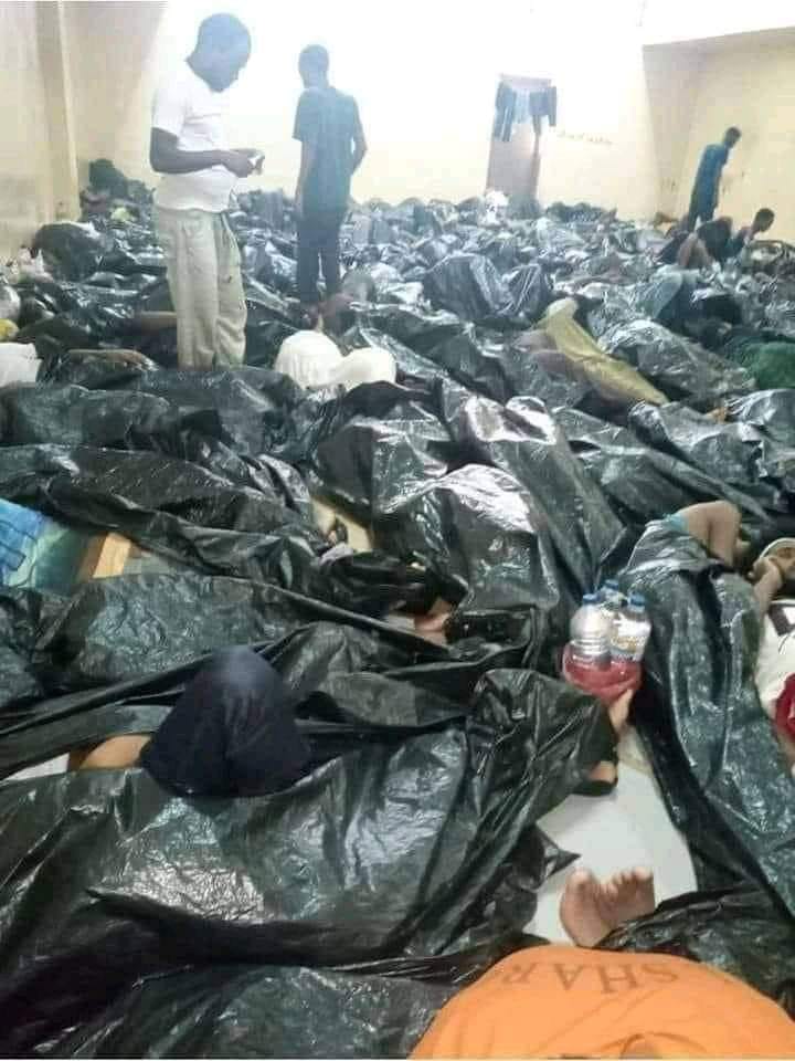 Personnes allongées sur le sol dans un centre de détention saoudien (photo fournie)