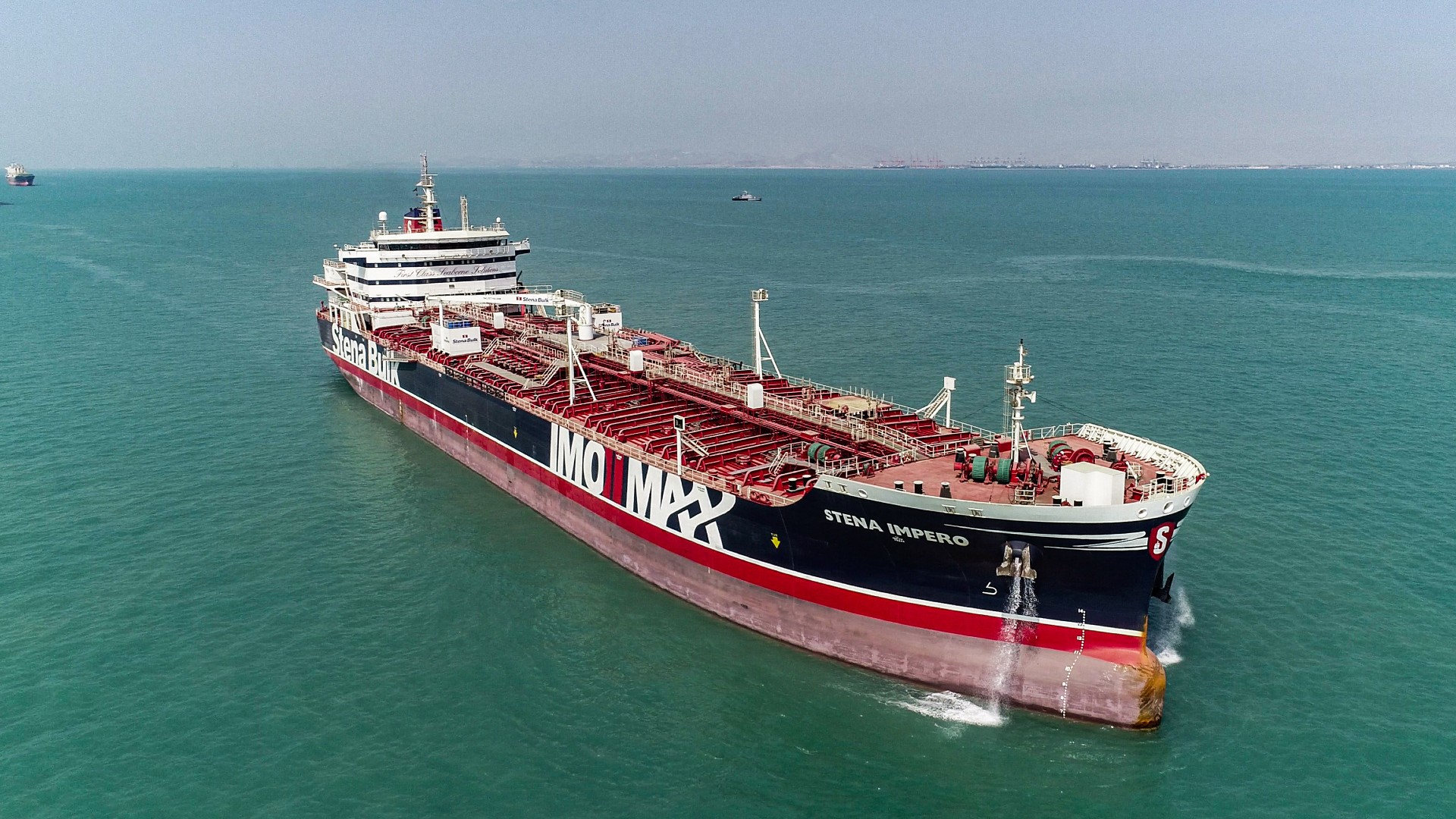 Le pétrolier Stena Impero quitte le port de Bandar Abbas dans le sud de l’Iran. Le Stena Impero a été arraisonné par les forces britanniques en chemin vers la Syrie en 2019 (AFP)