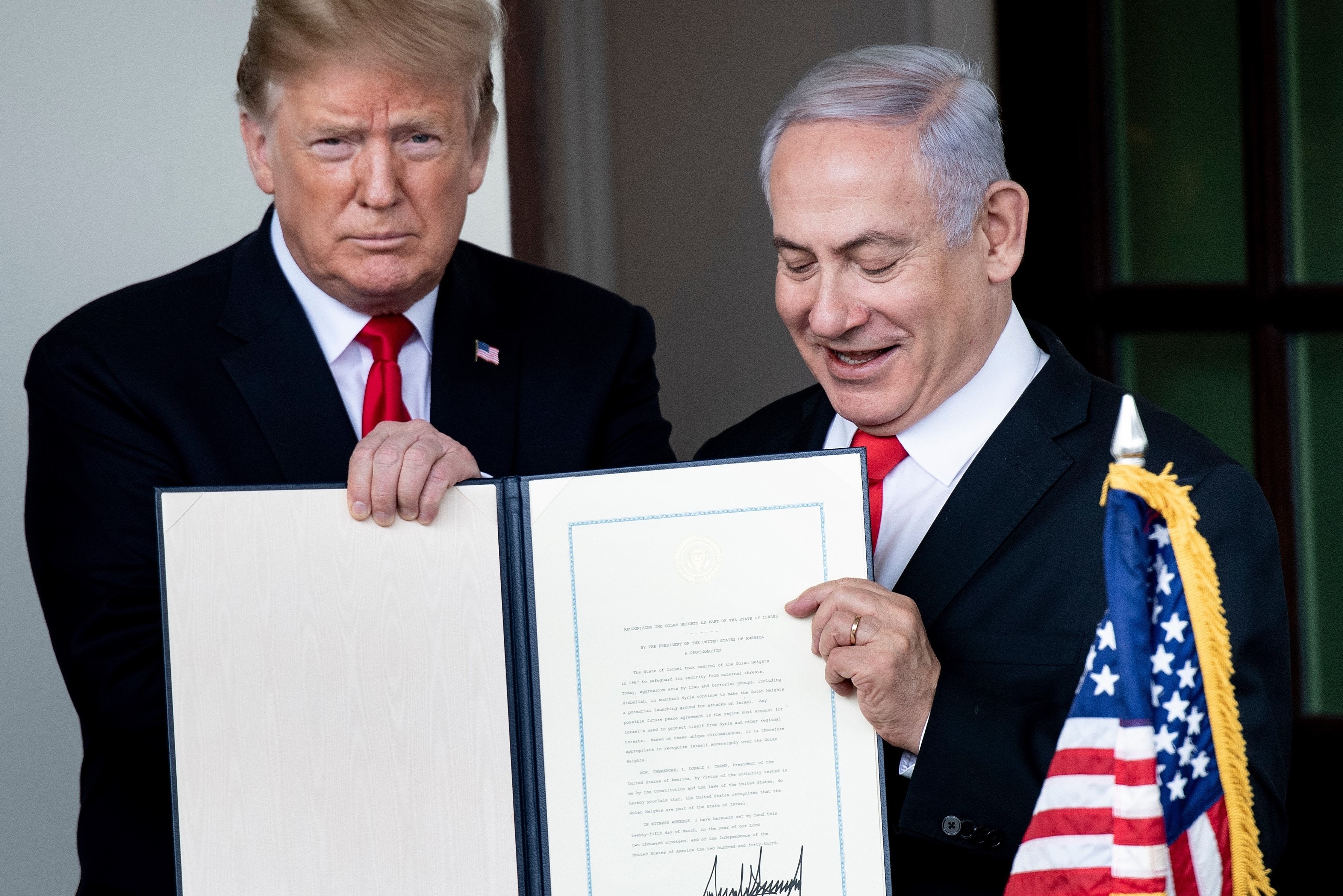 Donald Trump (à gauche) et Benyamin Netanyahou tiennent une déclaration au sujet du plateau du Golan, le 25 mars 2019 à Washington (AFP)