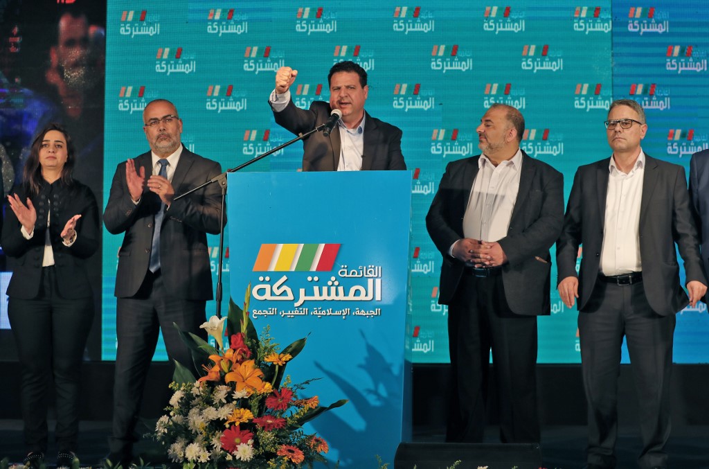 Ayman Odeh, chef du parti Hadash, une composante de la Liste unfiée, s’adresse à ses partisans dans le nord d’Israël avant les élections de ce mois-ci (AFP)