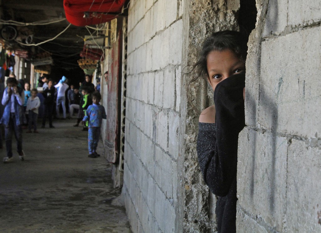 « Au moins 21 municipalités libanaises ont introduit des restrictions discriminatoires à l’encontre des réfugiés syriens qui ne s’appliquent pas aux habitants libanais », a dénoncé Human Rights Watch (AFP) 