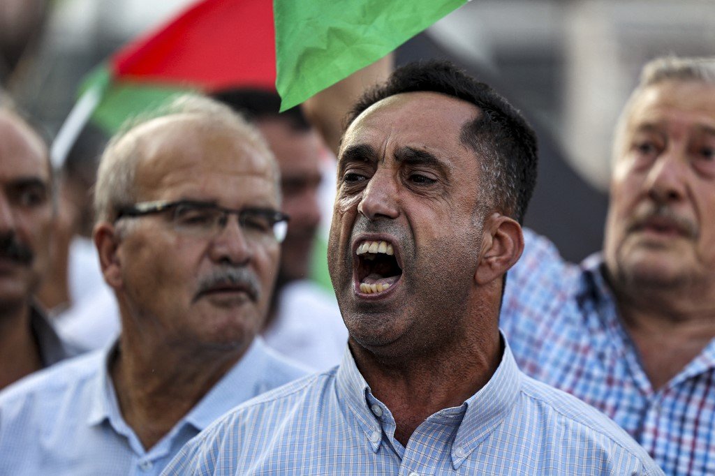 Une manifestation le 25 août à Ramallah dénonçant l’AP à la suite du meurtre de Nizar Banat (AFP)