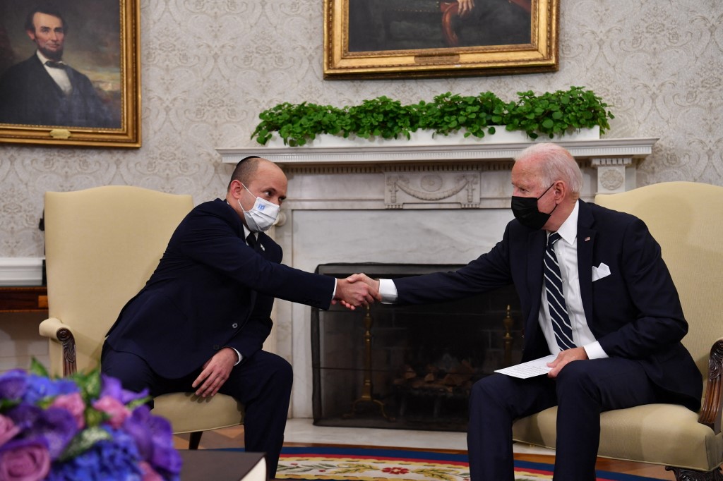 Joe Biden shakes hands with Israeli Prime Minister Naftali Bennett