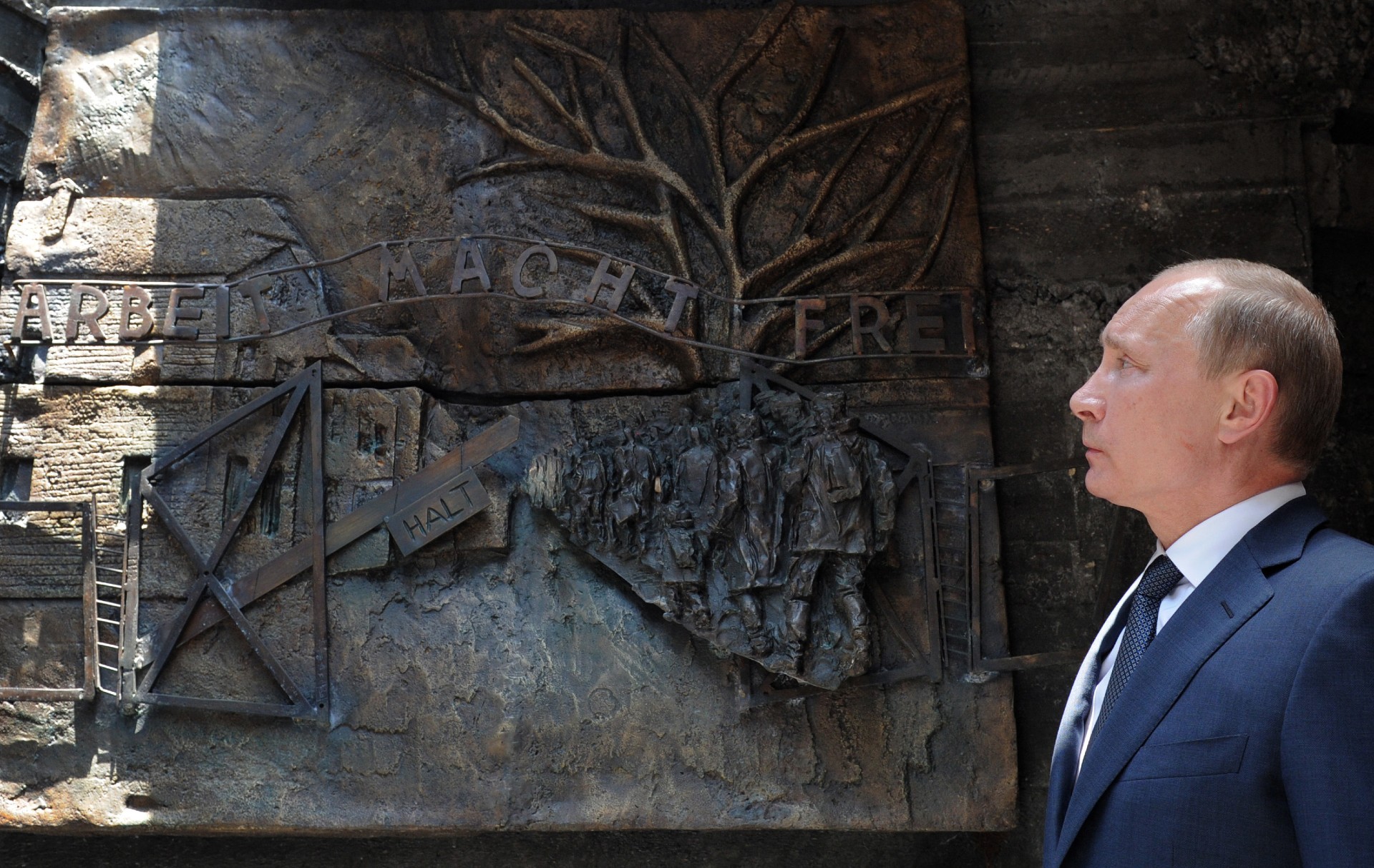 Vladimir Putin takes part in a ceremony to unveil the brand-new "Victory Monument" in Israel's Netanya in 2012 (AFP)