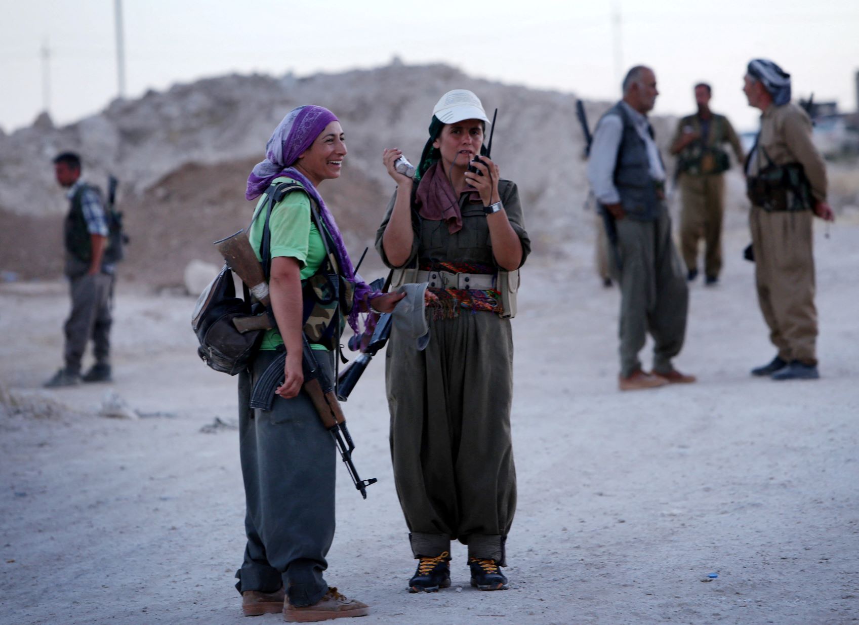 Female members of the Kurdistan Workers' Party (PKK) take position on the front line in Makhmour against the Islamic State group on August 9, 2014 (AFP)