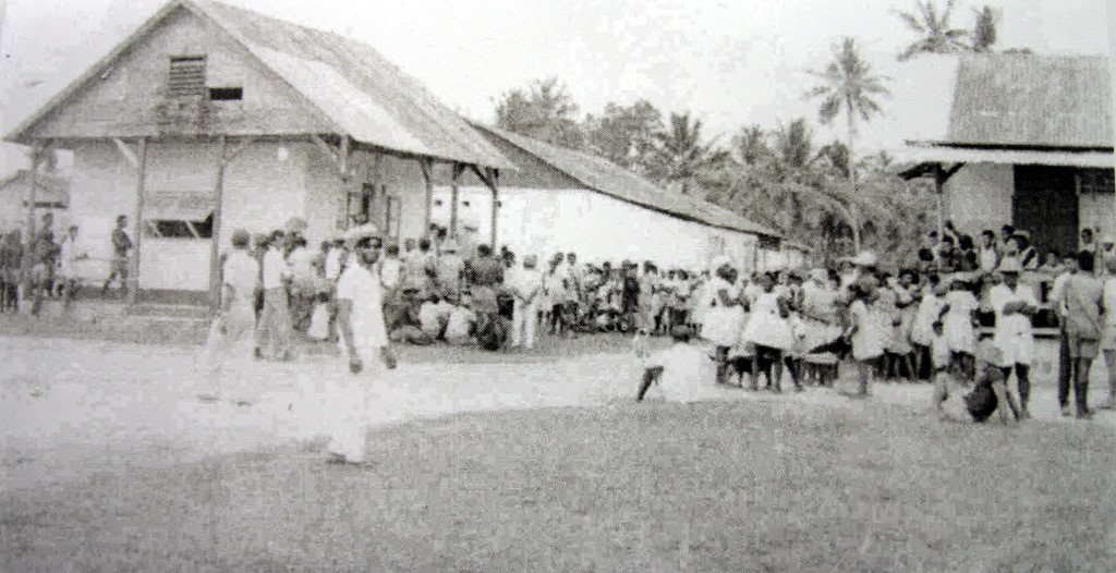 Residents of the Diego Garcia Island receiving the news that they would be expelled on 9 April 1971 (AFP)