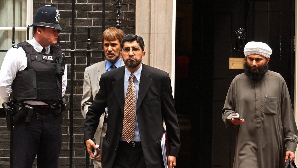 MCB members leave No10 Downing Street, in London, 19 July 2005, after meeting with Prime Minister Tony Blair (AFP)