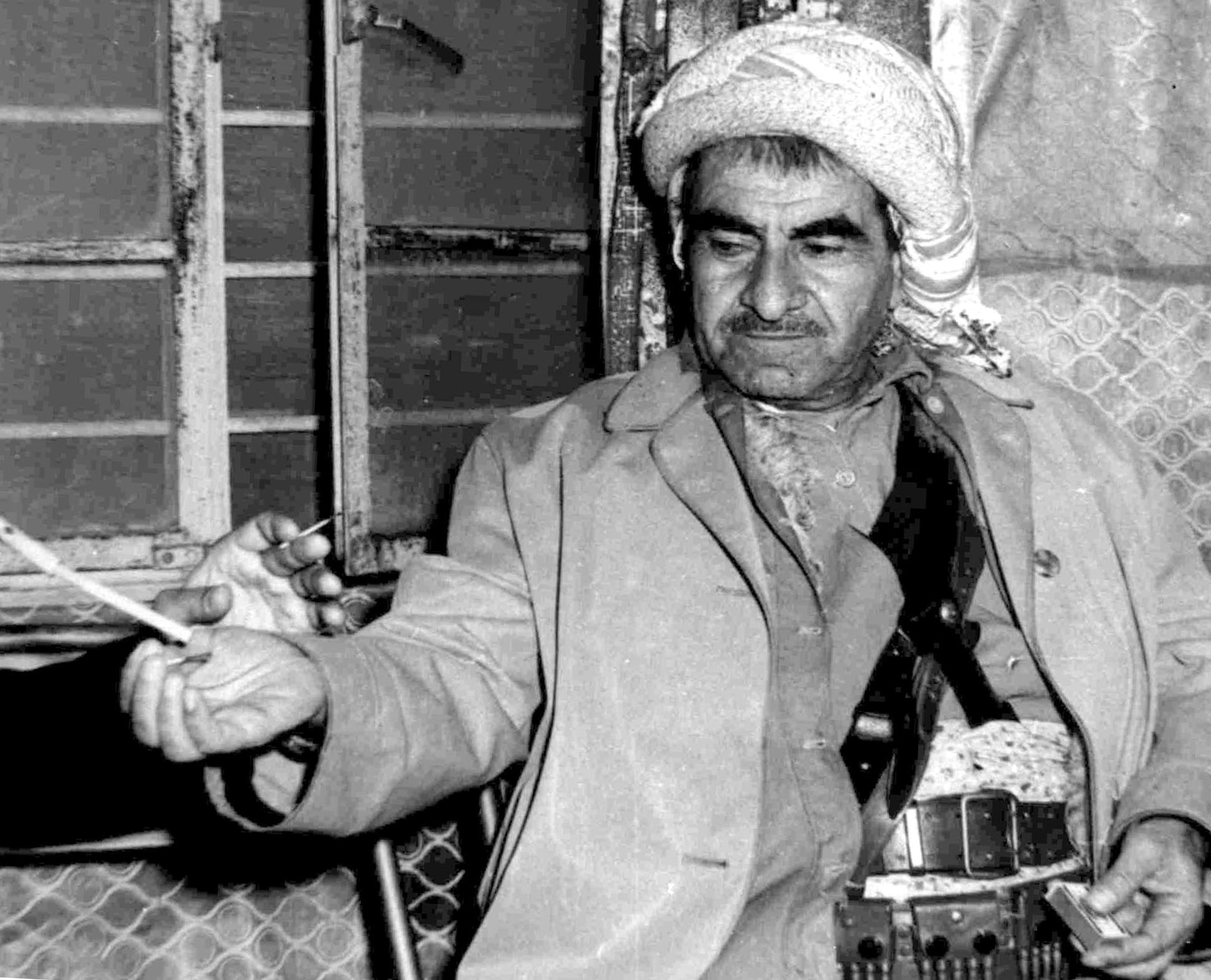 Photo non datée prise dans les années 1960 dans les montagnes kurdes du nord de l’Irak qui montre le leader kurde Mulla Mustafa Barzani (AFP)