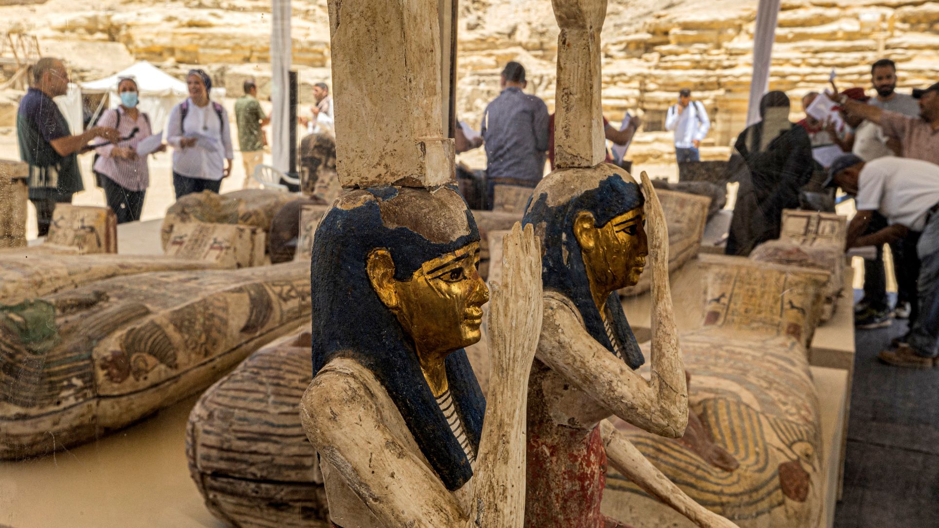 egyptian-statuettes-afp-khaled-desouki-may-22