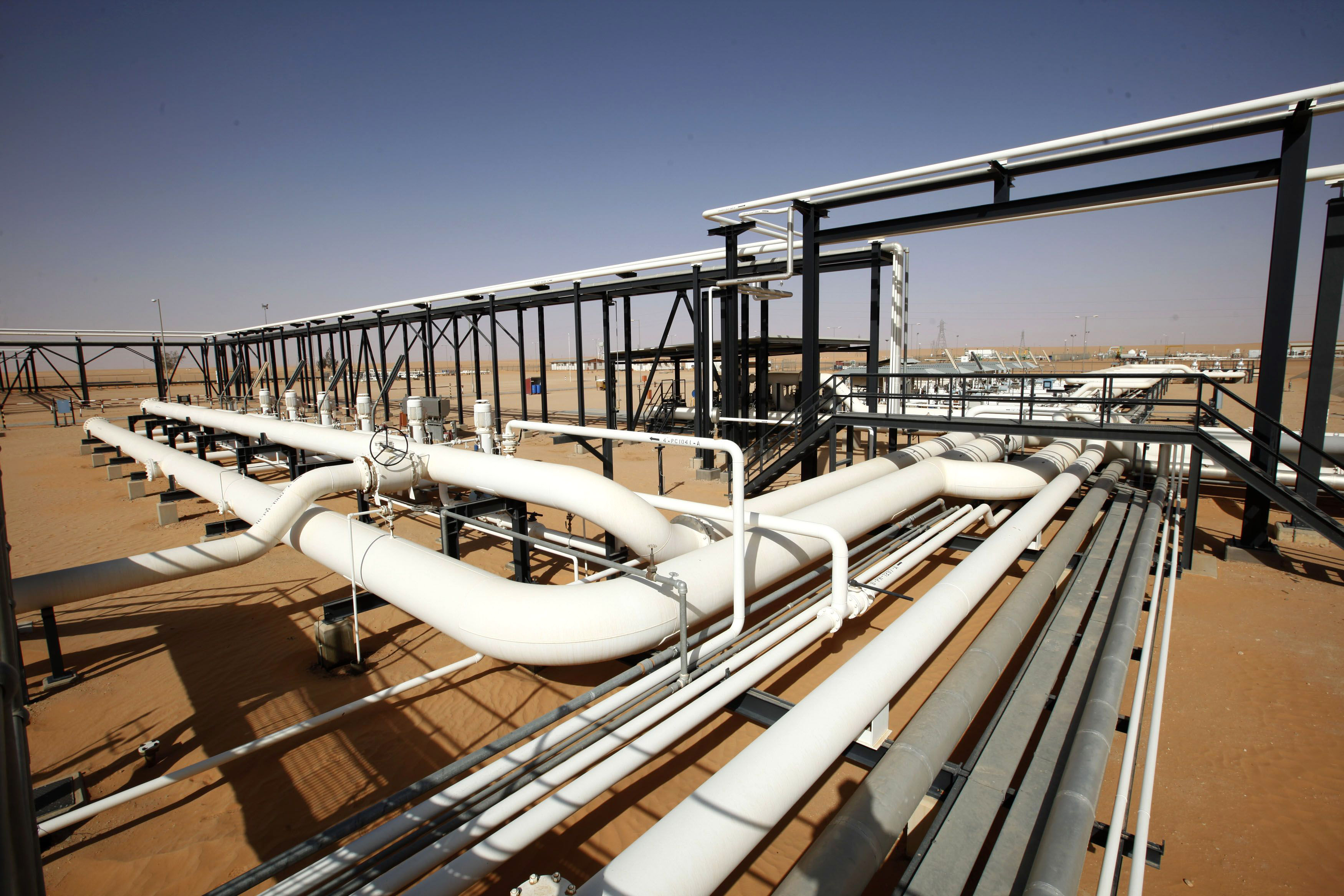 Pipelines du gisement pétrolifère d’al-Sharara en Libye, le 3 décembre 2014 (Reuters)