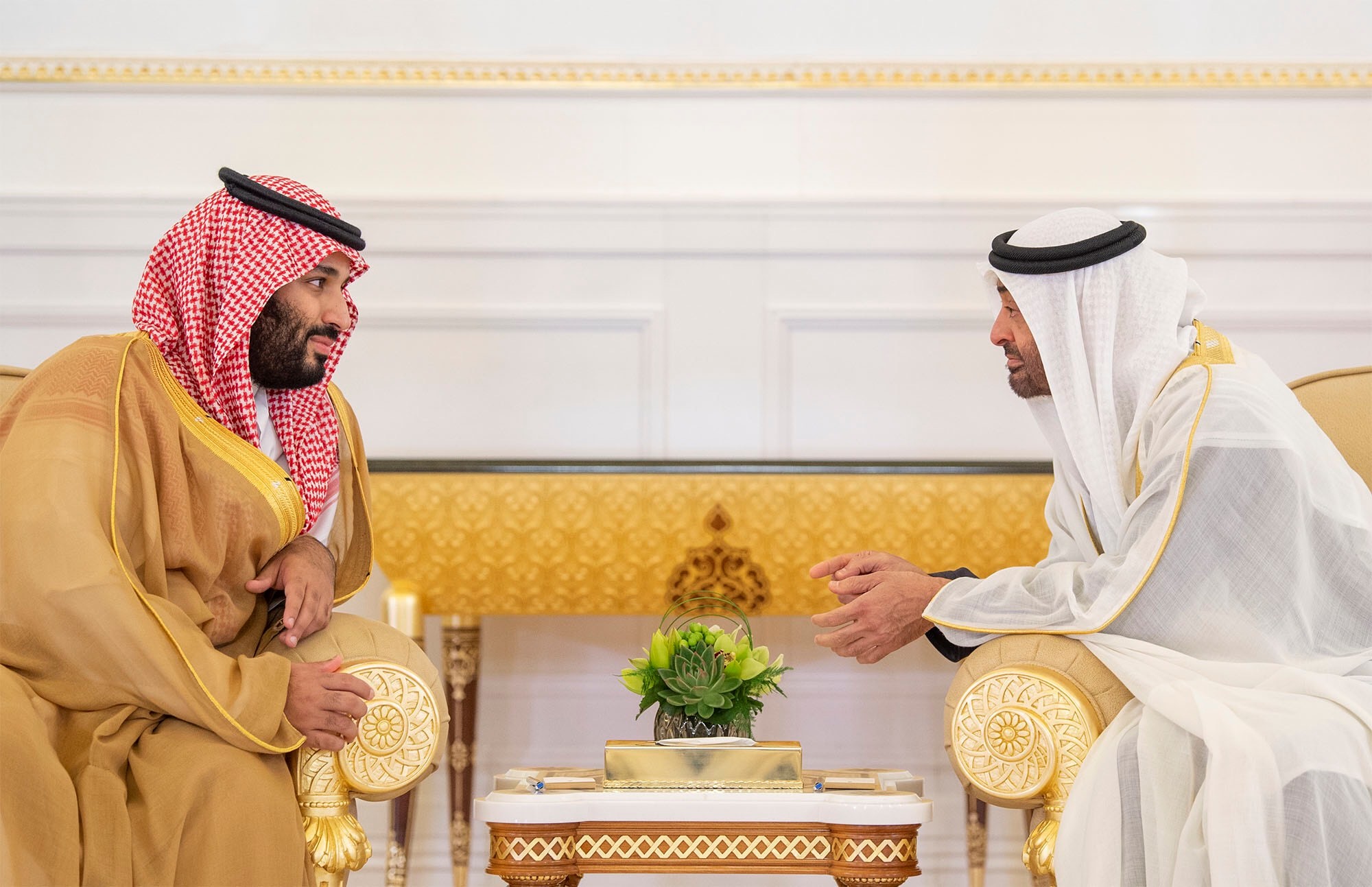Abu Dhabi's Crown Prince Sheikh Mohammed bin Zayed al-Nahyan talks with Saudi Arabia's Crown Prince Mohammed bin Salman on 22 November, 2018 (Reuters)