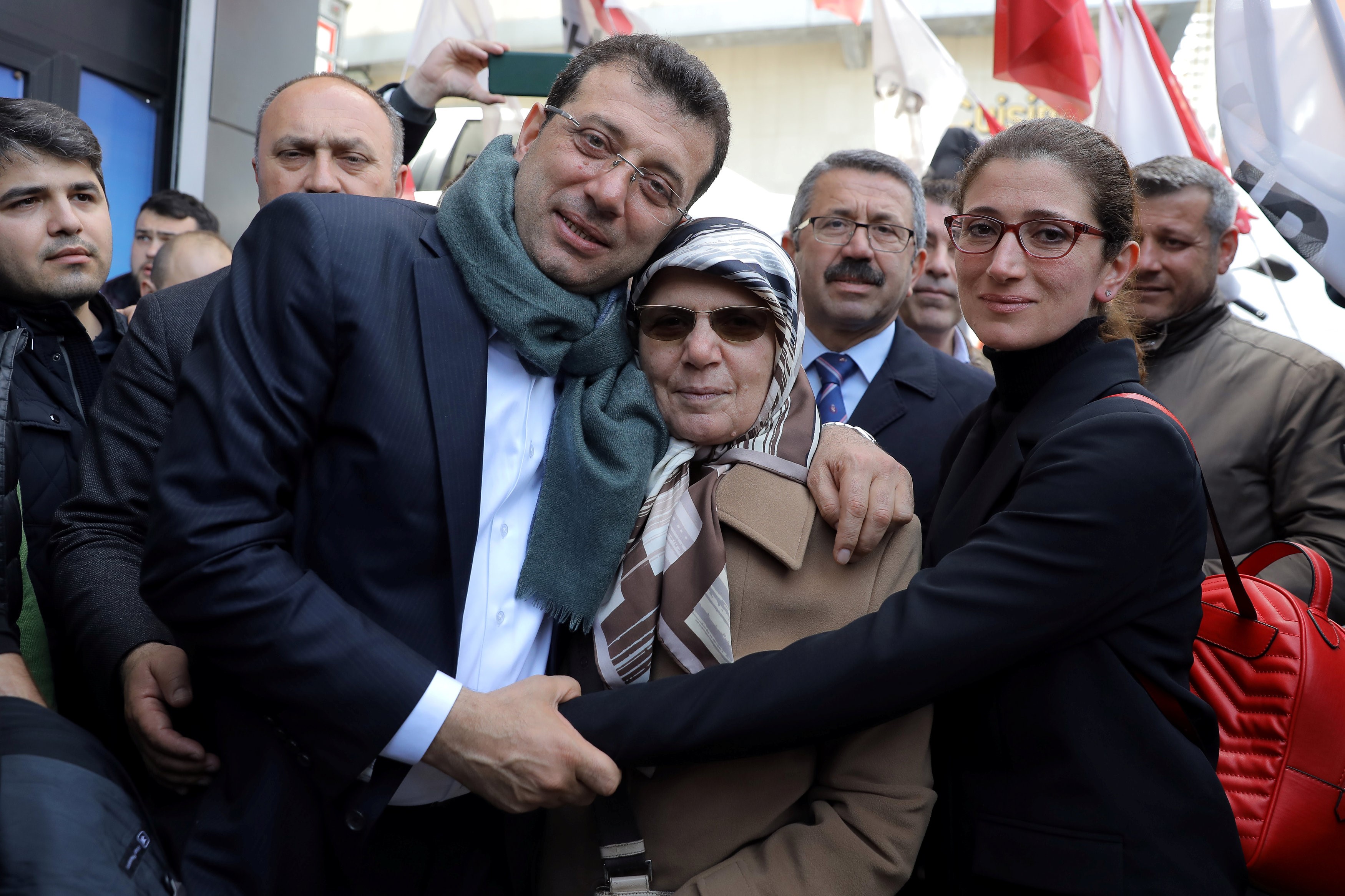 Ekrem Imamoglu, main opposition Republican People's Party (CHP) candidate for mayor of Istanbul, poses with his mother Hava Imamoglu and his sister in Istanbul, Turkey 1 April (REUTERS)