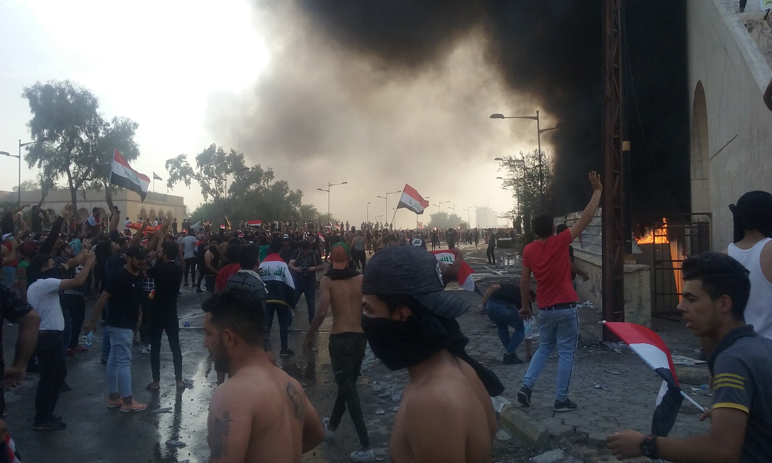 Protesters in Baghdad (Mercadier Sylvain)