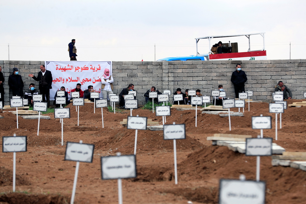 Burial of victims killed by Islamic State after bodies' exhumation from mass graves, in Kojo (Reuters)
