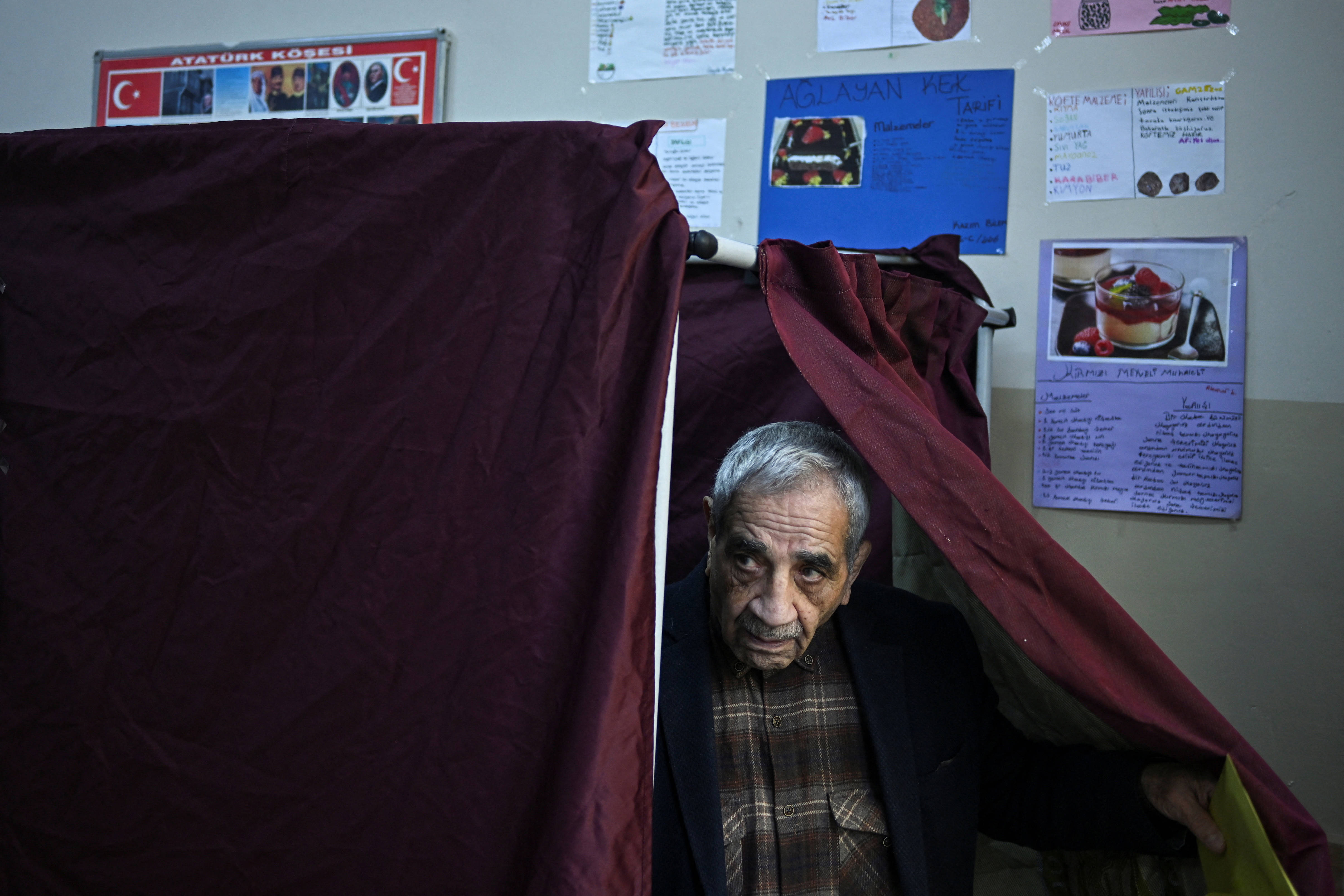 A man votes at a polling station during the presidential and parliamentary elections, in Istanbul, Turkey 14 May 2023 (Reuters)