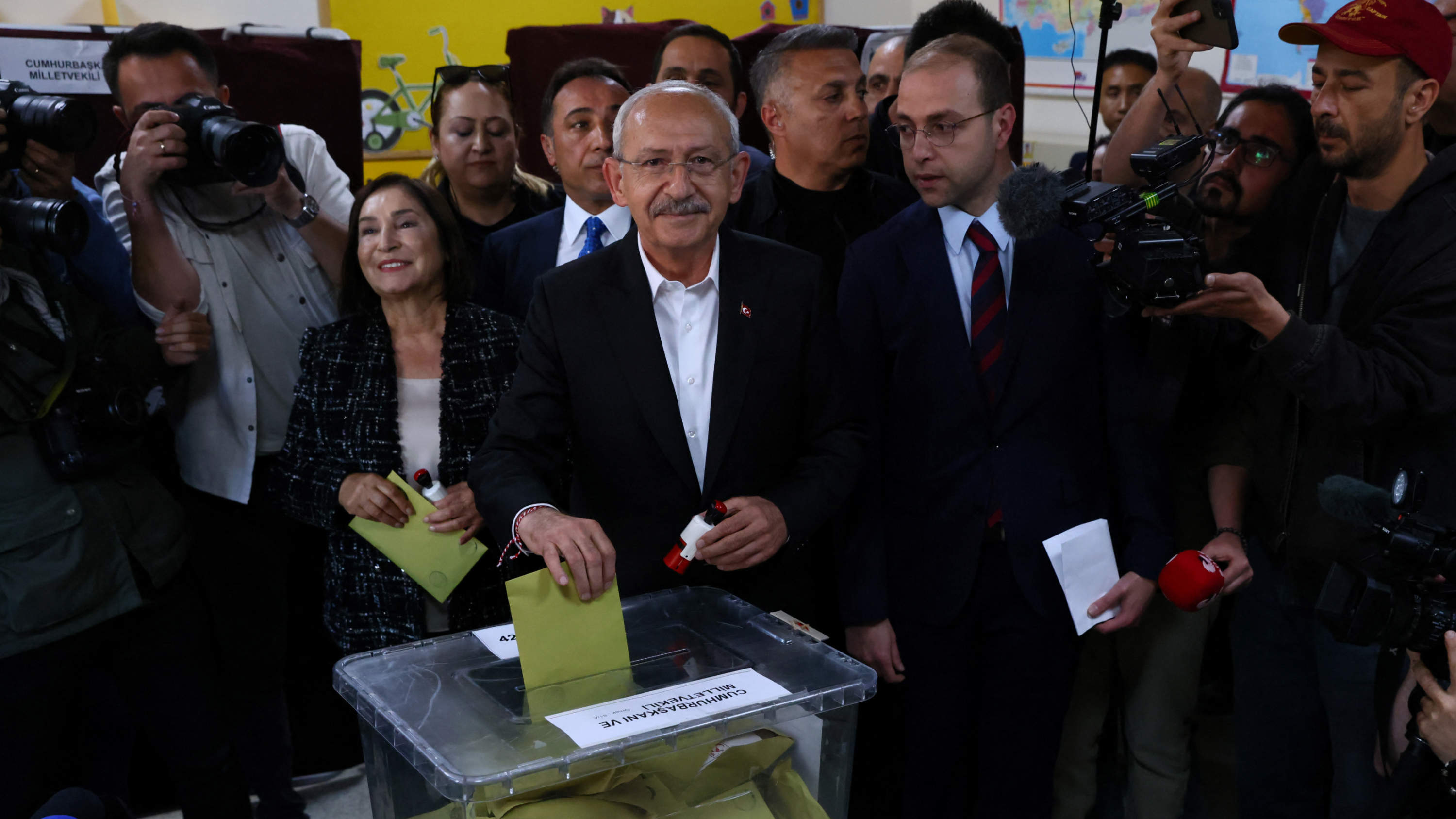 Kemal Kilicdaroglu, presidential candidate of Turkey's main opposition alliance, casts his ballot at a polling station in Ankara, Turkey 14 May 2023 (Reuters)