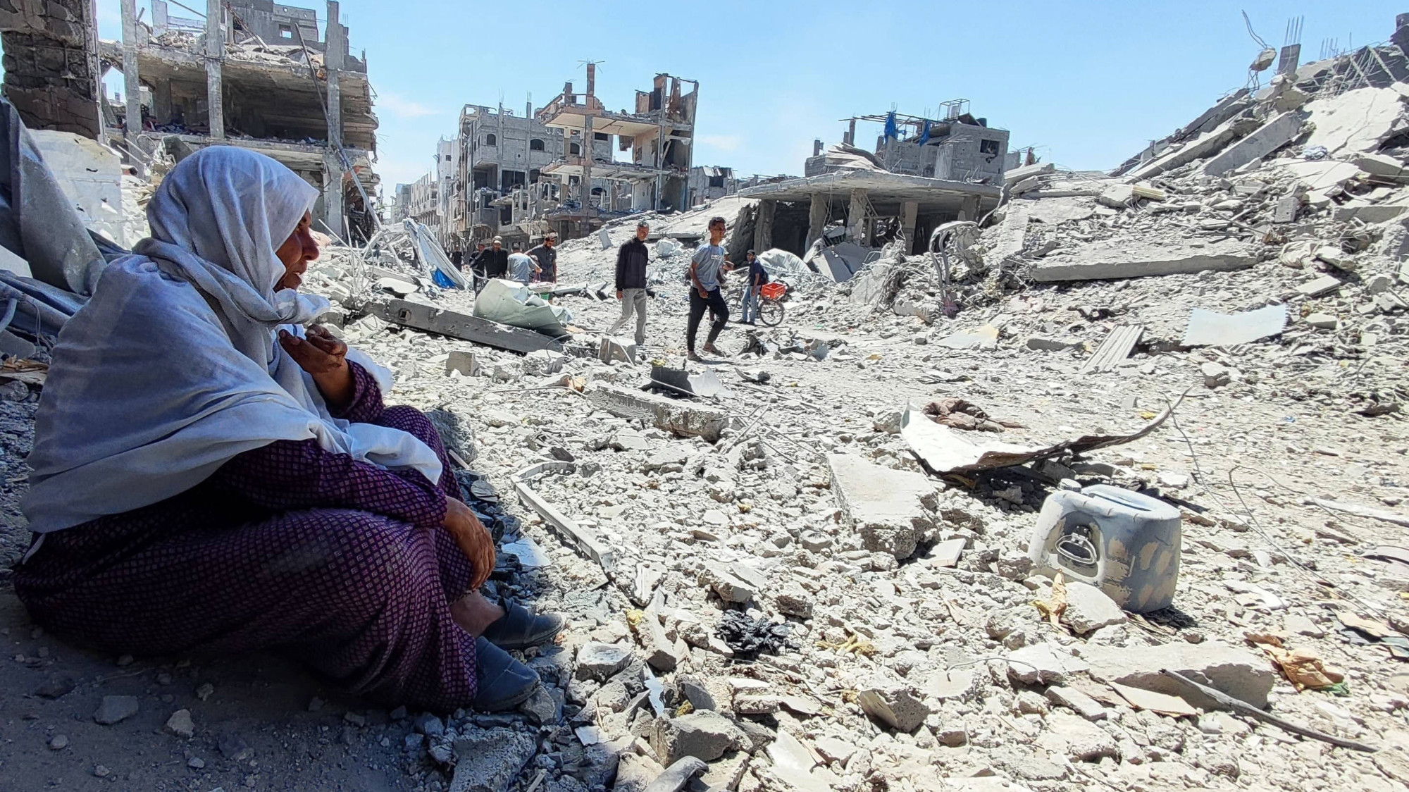 Palestinians return to their homes following the withdrawal of the Israeli army from the Jabalia area in the northern Gaza Strip on 31 May 2024 (Khaled Daoud/APAimages via Reuters)