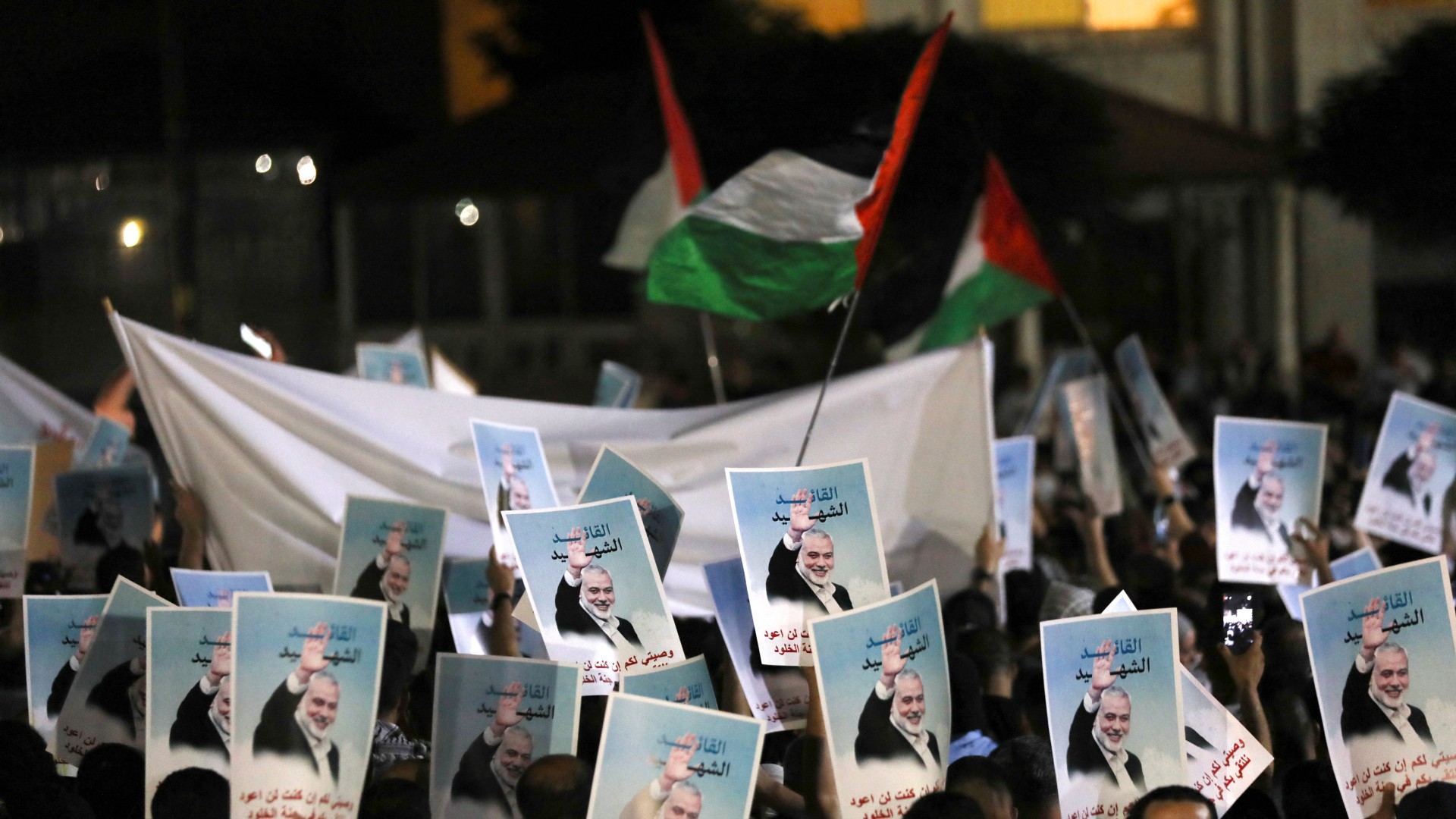 People protest following the assassination of Hamas leader Ismail Haniyeh in Iran, near the Israeli embassy in Amman, Jordan July 31, 2024. REUTERS/Alaa Al Sukhni