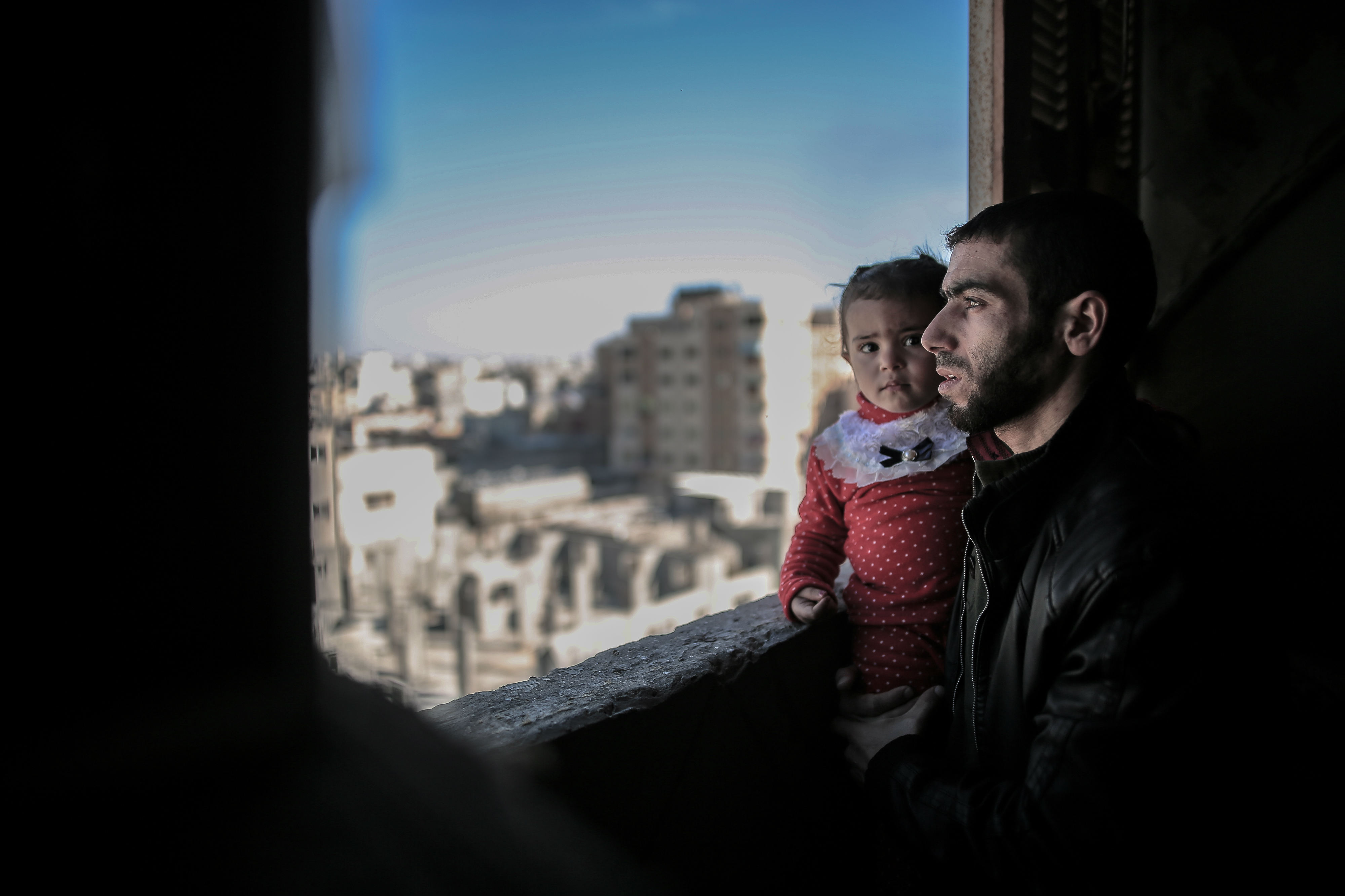 Abdulrahman al-Selek a perdu son père, son frère et six neveux dans une frappe israélienne contre un immeuble résidentiel (MEE/Sanad Latifa)