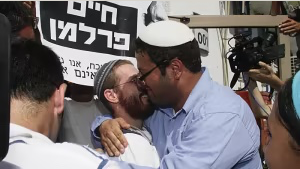 Feldman pictured with Israeli National Security Minister Ben Gvir after he was released to Home arrest (Screengrab)