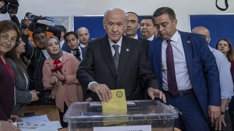 Turkish Nationalist Movement Party (MHP) leader Devlet Bahceli casts his vote for presidential and parliamentary elections in Ankara (Anadolu Agency)