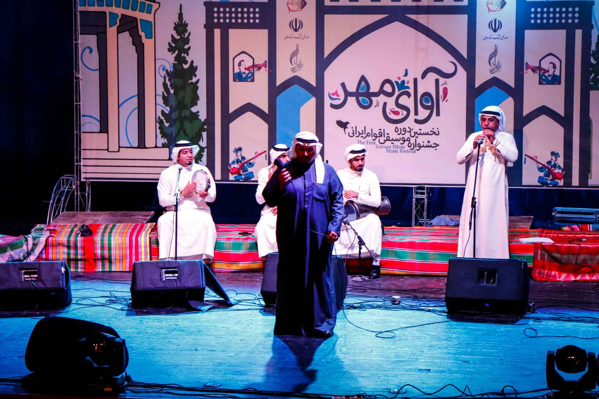 Poetry performed in the traditional gelet dialect of Arabic is often recited at the festivals by the Missan group