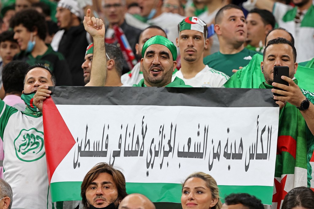 Algerian football fans