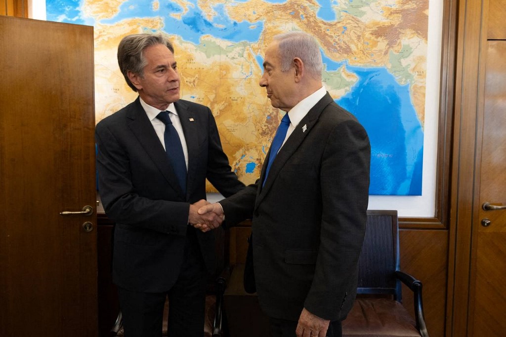 US Secretary of State Antony Blinken (L) meeting with Israeli Prime Minister Benjamin Netanyahu in Jerusalem on 10 June 2024 (Chuck Kennedy/AFP)