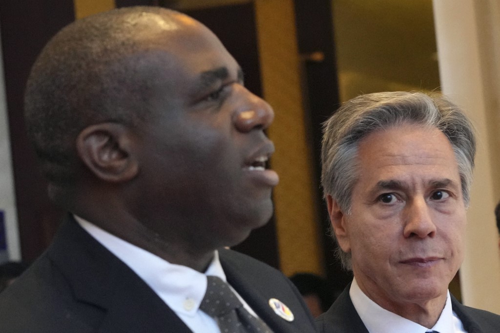 US Secretary of State Antony Blinken (R) and Britain's Foreign Secretary David Lammy at an Asean foreign ministers meeting, Vientiane, Laos, 27 July 2024 (Achmad Ibrahim/AFP)