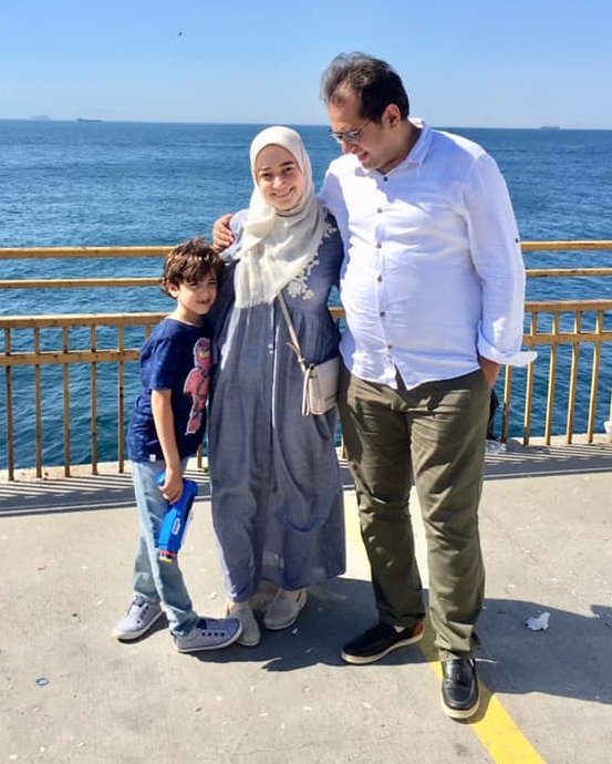 Arwa Eltaweel en compagnie de son mari Ali Nagy et de leur fils Yahya (avec leur aimable autorisation)