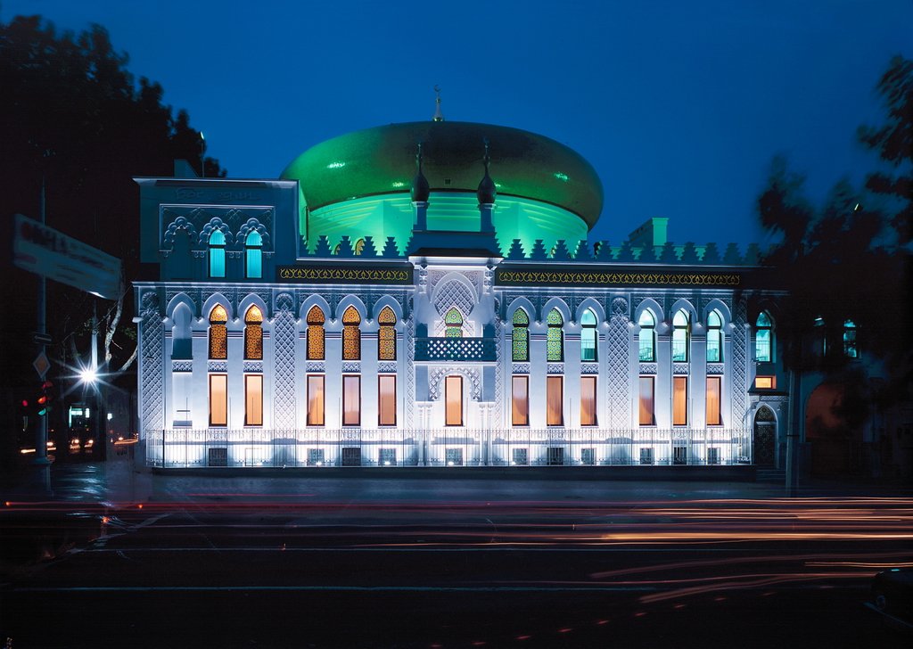 La mosquée Al-Salam présente un style mauresque, ce qui la distingue des mosquées d’inspiration ottomane de la région (Wikimedia)