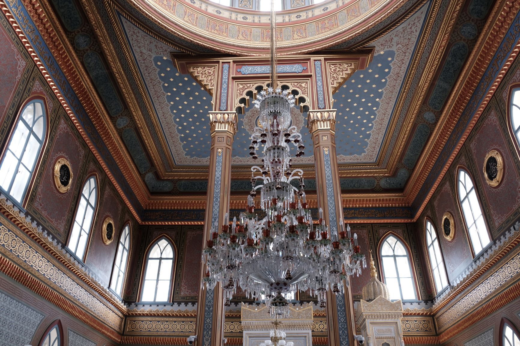 Le lustre de la mosquée est un cadeau de l’empereur allemand Guillaume II (MEE/Bilge Nesibe Kotan)