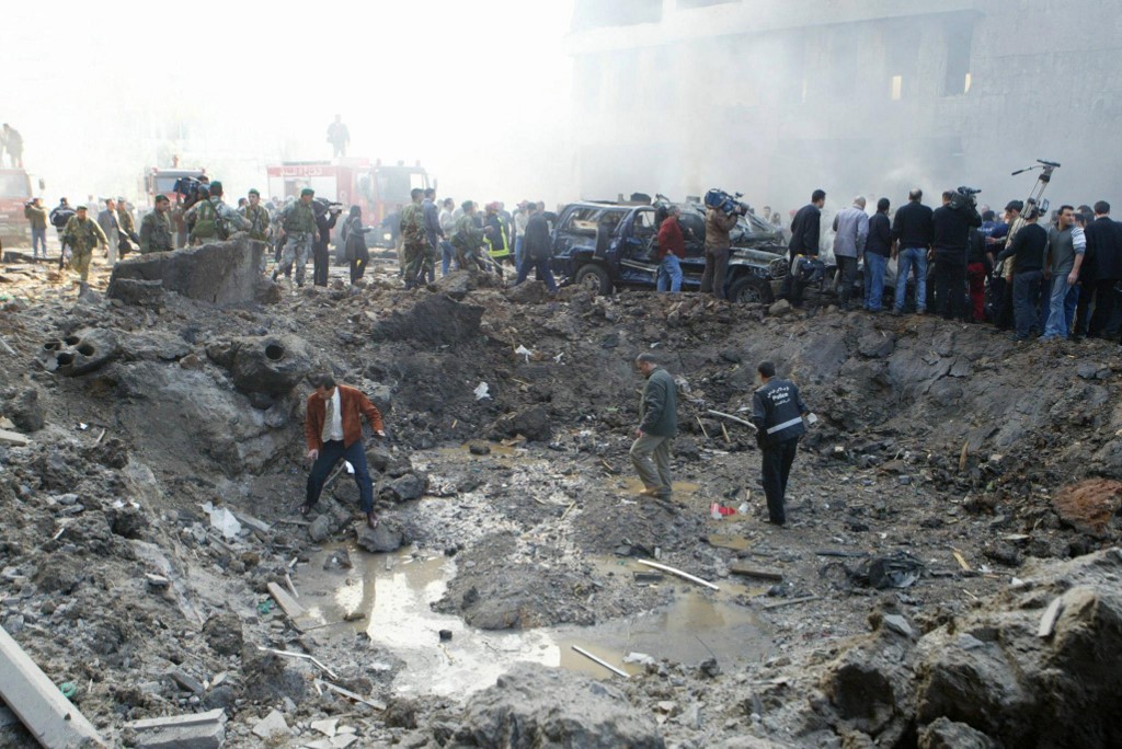 Cratère causé par l’explosion qui a tué l’ancien Premier ministre libanais Rafiq Hariri à Beyrouth le 14 février 2005 (AFP)