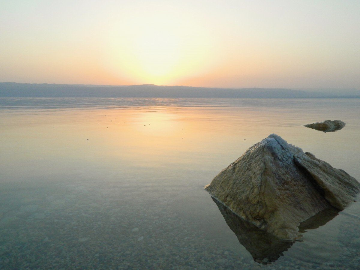 La mer Morte est célèbre pour la salinité élevée de ses eaux (Melissa Pawson) 