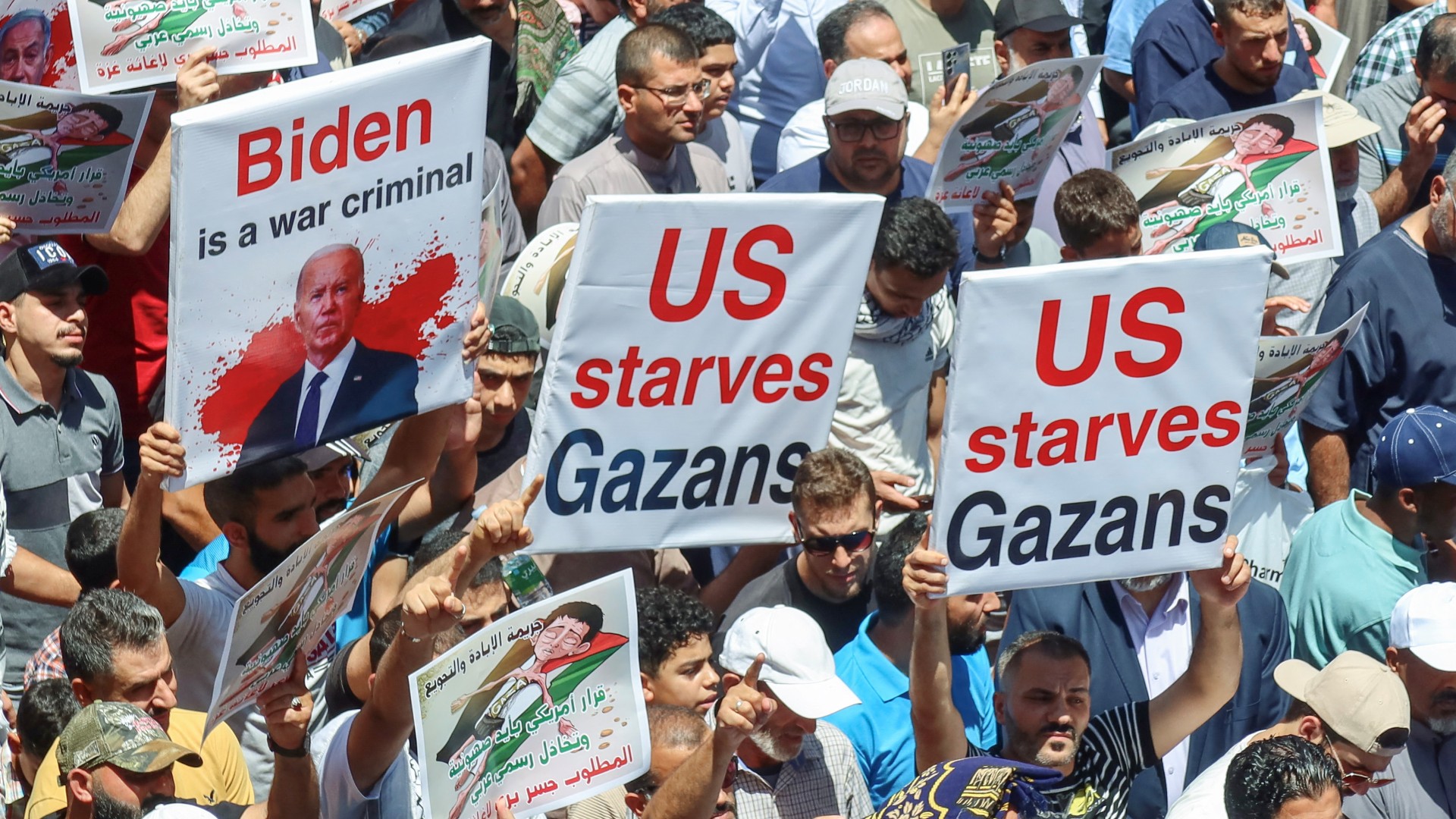 Demonstrators carry signs during a protest in support of Palestinians in Gaza, amid the ongoing conflict between Israel and Hamas, in Amman, Jordan June 28, 2024. REUTERS