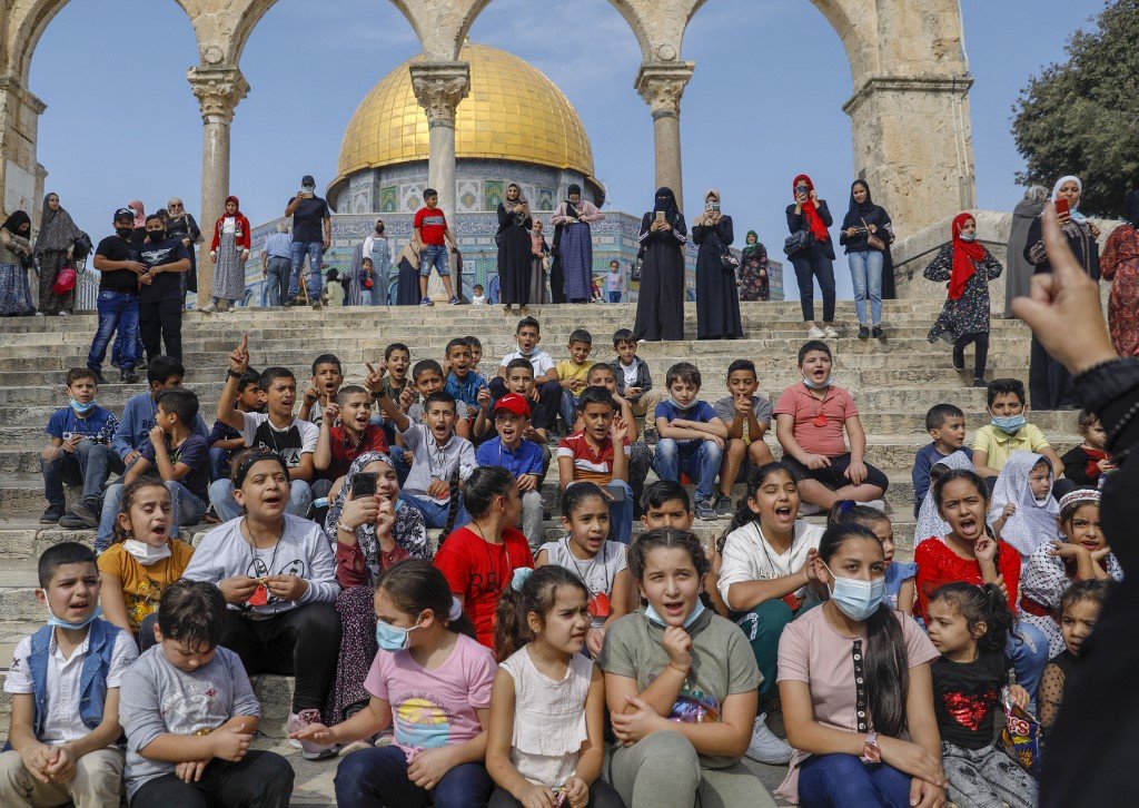 Des enfants palestiniens assistent à un événement commémorant la naissance du prophète Mohammed (AFP)