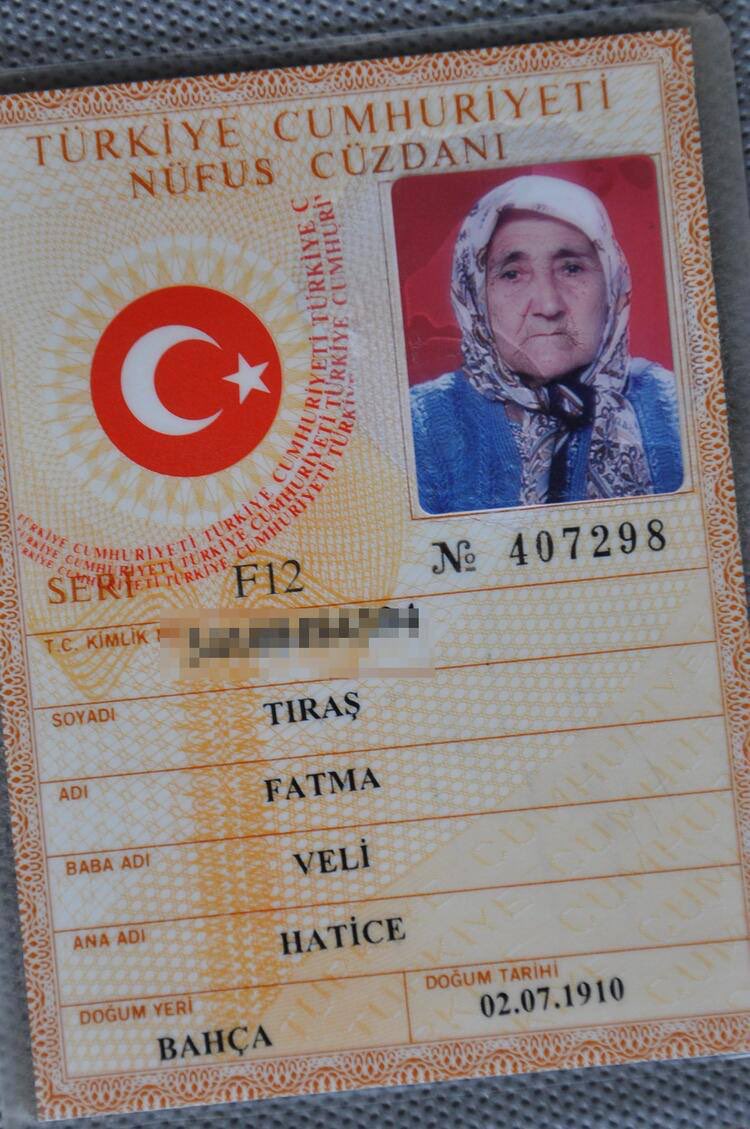 Fatma Tiras' identity card showing she was born in 1910 (social media)
