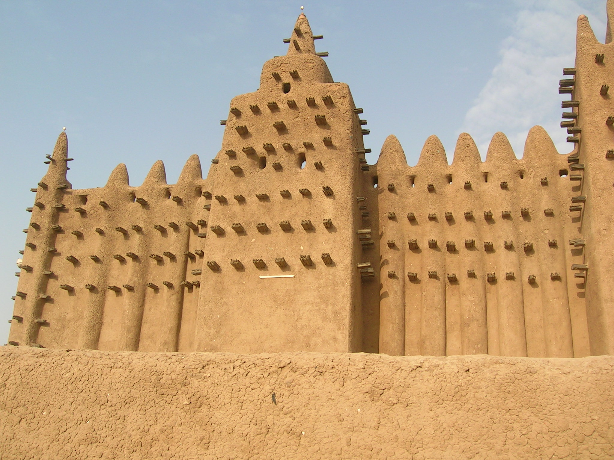 The Great Mosque built in the 13th century in Mali is a classic example of an early eco-mosque (CC)