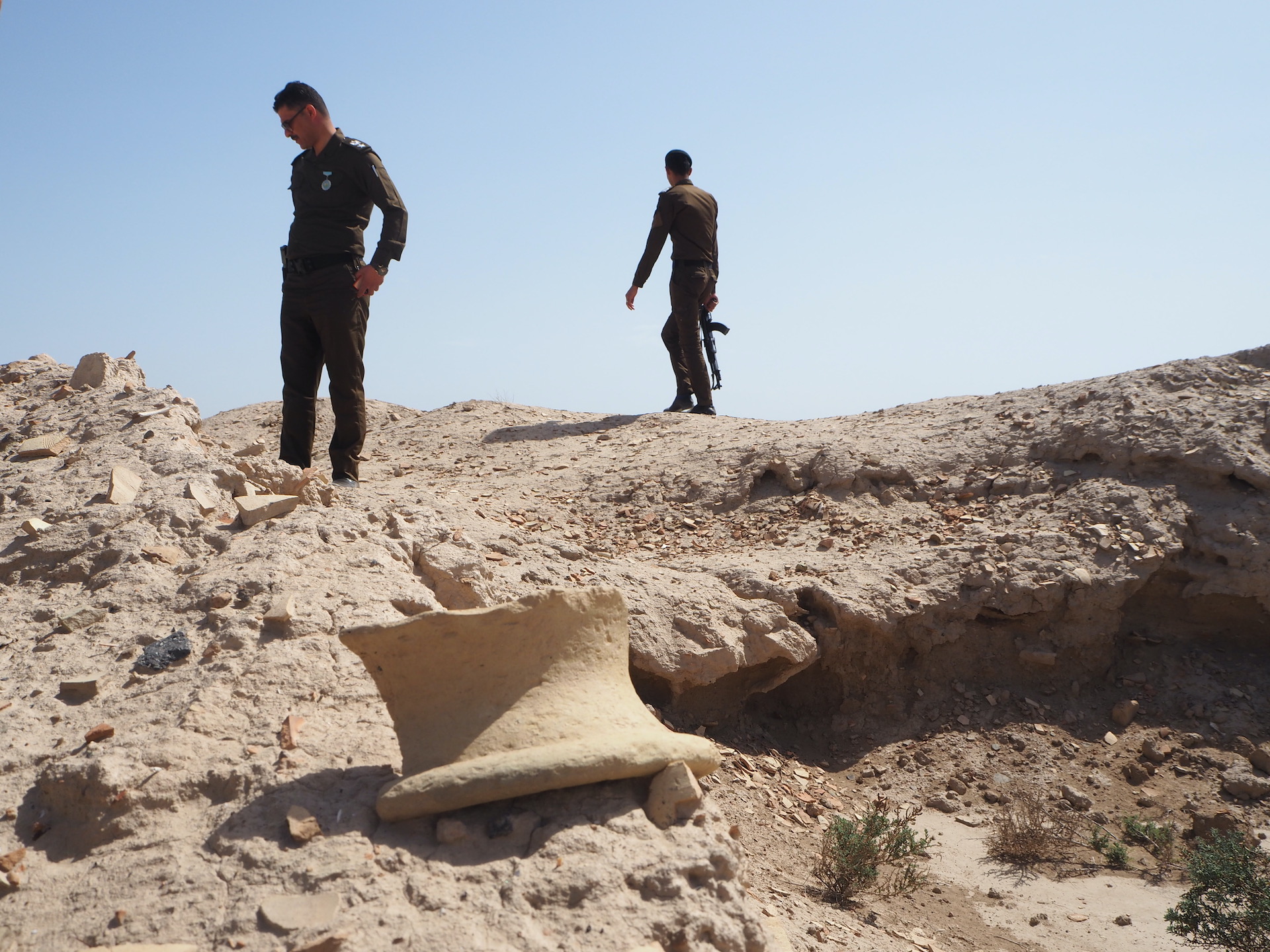 An Iraqi military patrol at Umma, Iraq's most heavily looted archaeological site 