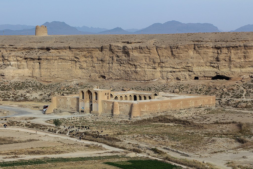 Izadkhvast Caravanserai, Iran (Wikimedia commons, Bernard Gagnon)