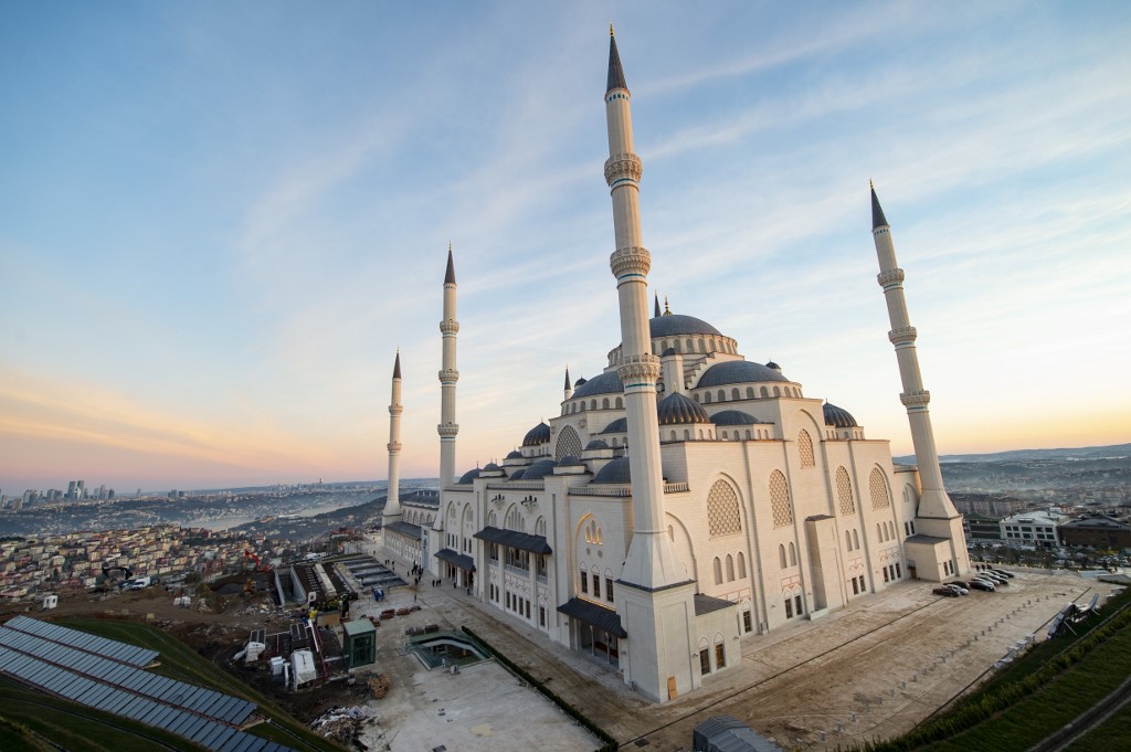 La mosquée de Çamlıca à Istanbul a ouvert ses portes le 7 mars 2019 (AFP)