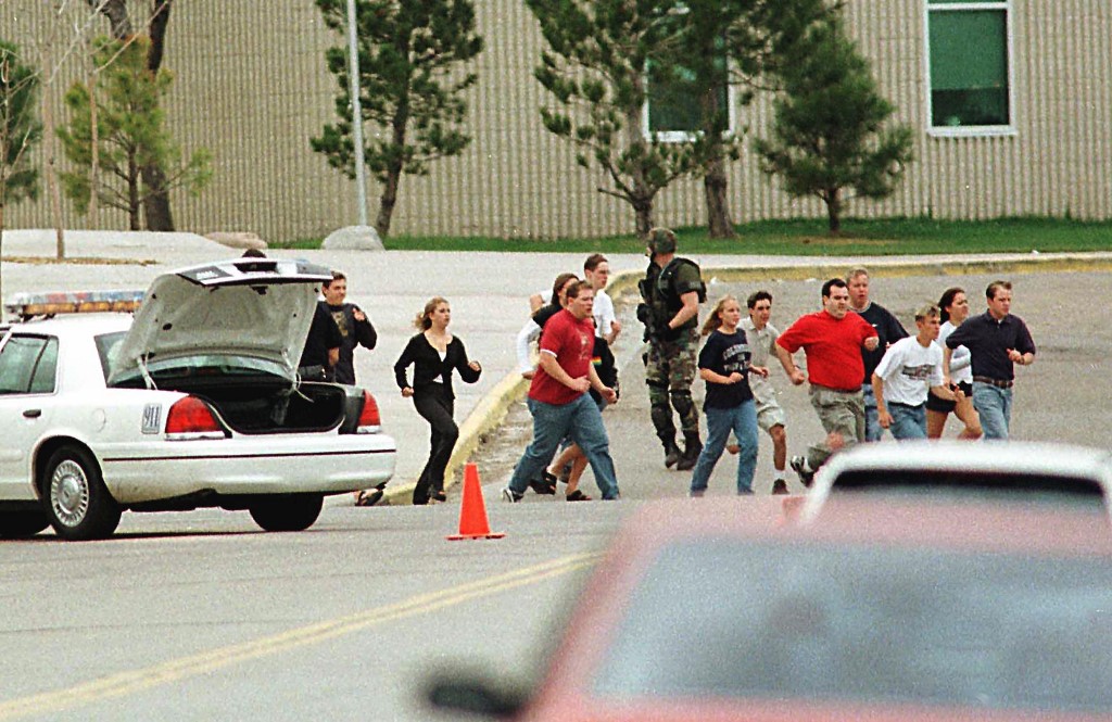 La tuerie dans un lycée de Columbine au États-Unis en 1999 a inspiré l’esthétique gore de Daech et des auteurs des récents attentats selon Olivier Roy (AFP