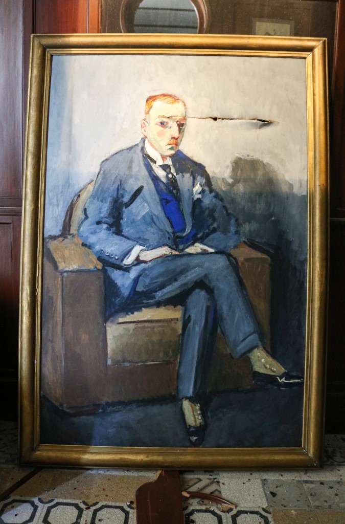 Le portrait endommagé de Nicolas Ibrahim Sursock par le peintre franco-néerlandais Kees Van Dongen (musée SursockAFP)