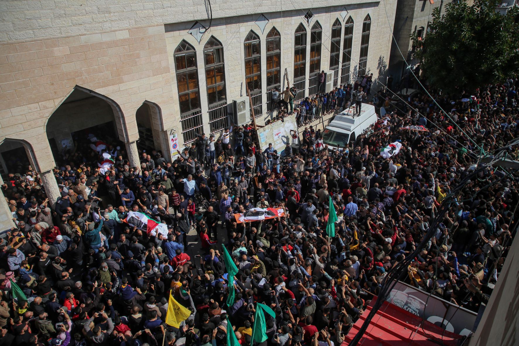 Funeral procession for those killed during the house fire in Gaza (MEE/Mohammed al-Hajjar)