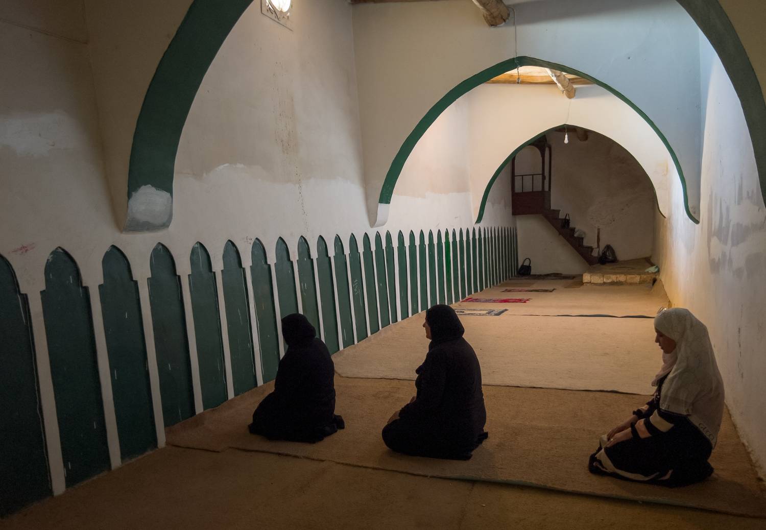 La légende raconte que 40 saints prient dans la mosquée ici chaque nuit, chacun disposant de son propre mihrab (MEE/Zirrar Ali)