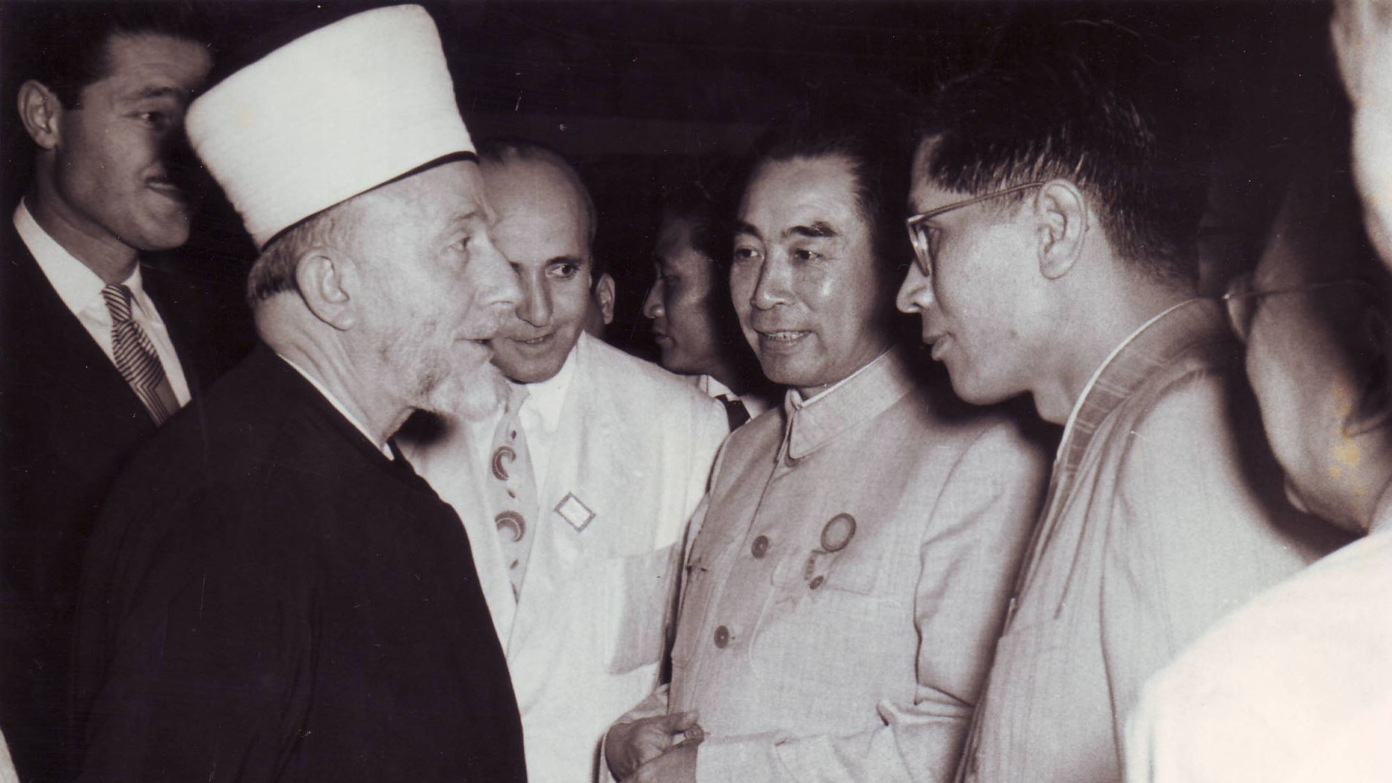 A participant of the observer delegation, Grand Mufti Haj Amin el-Husseini has a conversation with the Prime Minister of the People Republic of China, Zhou Enlai at the Bandung Conference on 16 April