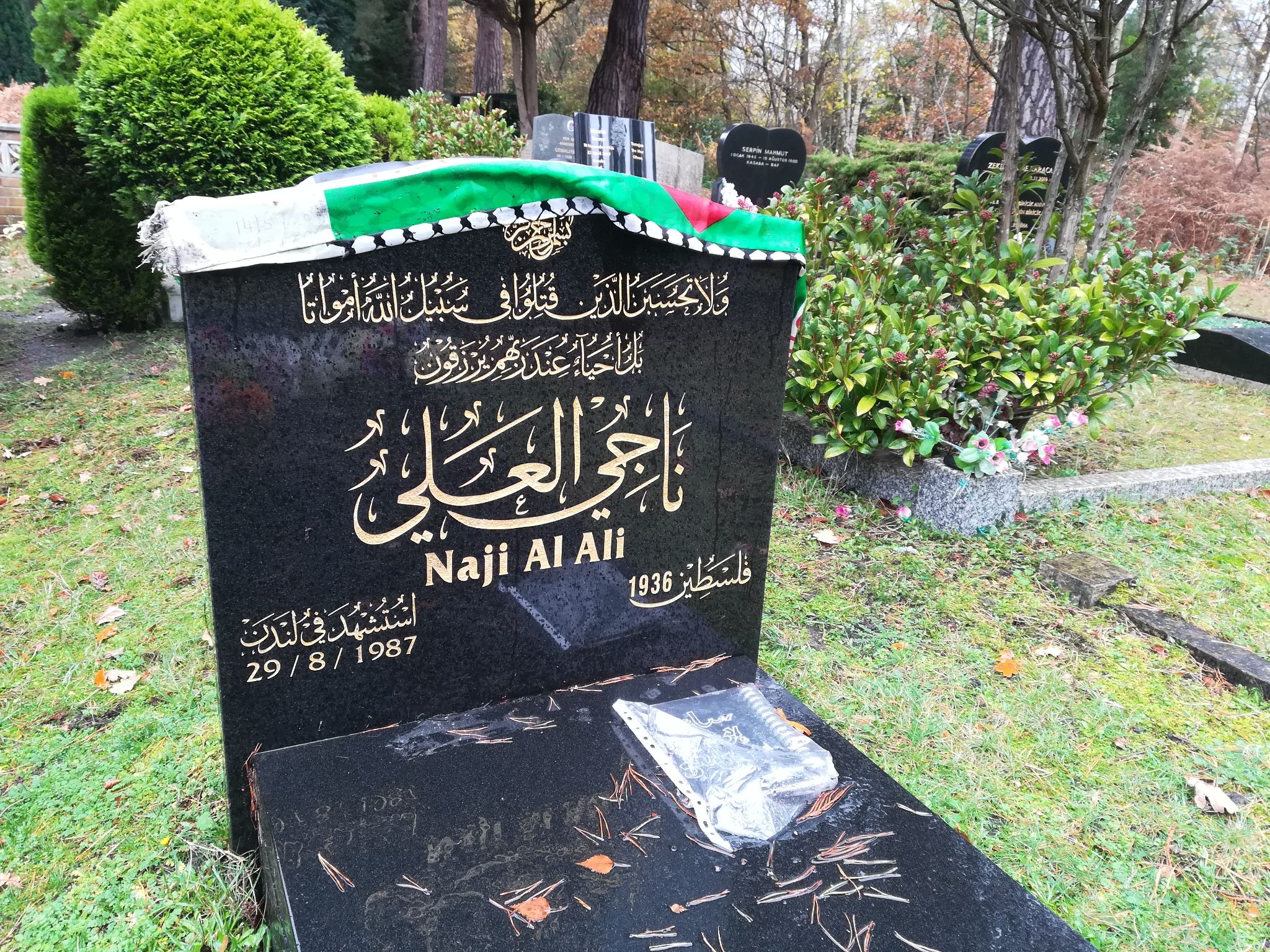 Tributes at Al-Ali's grave show that his legend lives on (MEE/Indlieb Farazi Saber)