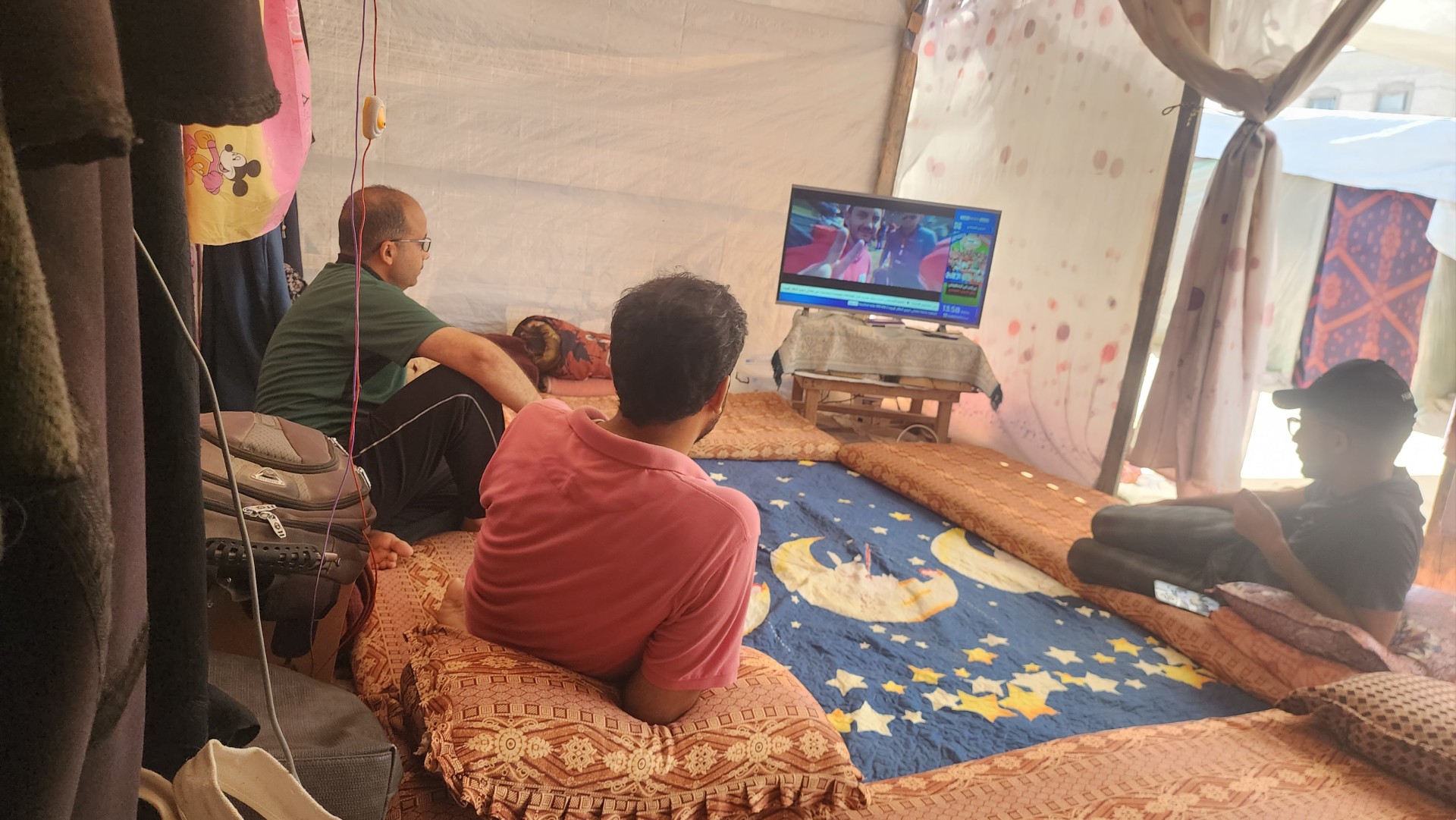 palestinians watch sport gaza