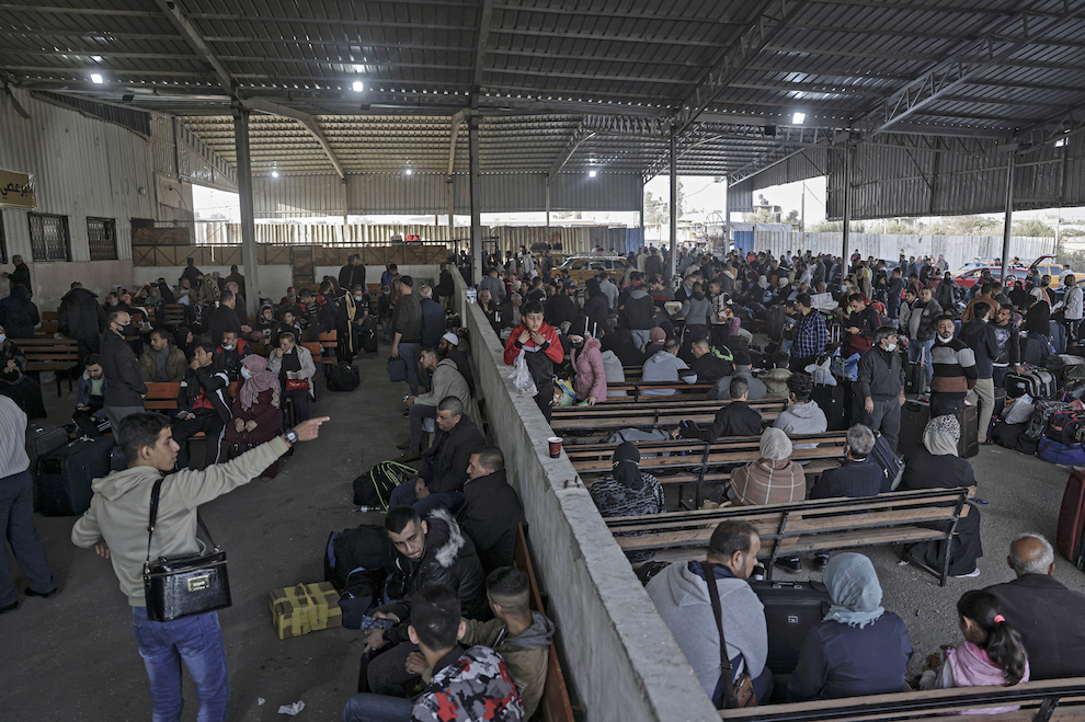 Palestinians at Rafah crossing