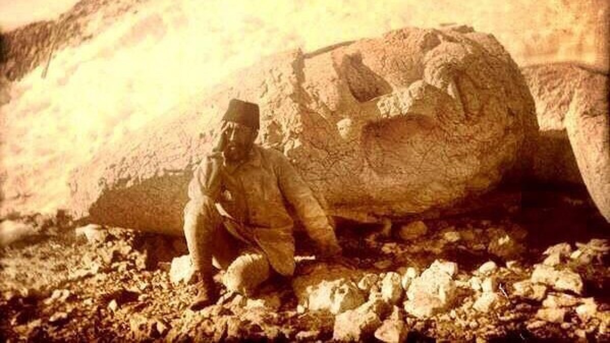 Photograph_of_Osman_Hamdi_Bey_at_Nemrut_excavation_1883